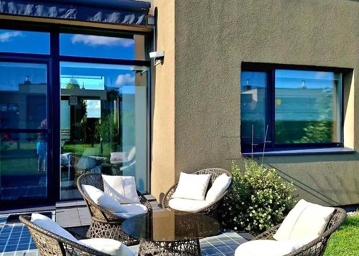 Sea Garden Atostogu Namai Su Baseinu, Kunigiskiai * פלאנגה